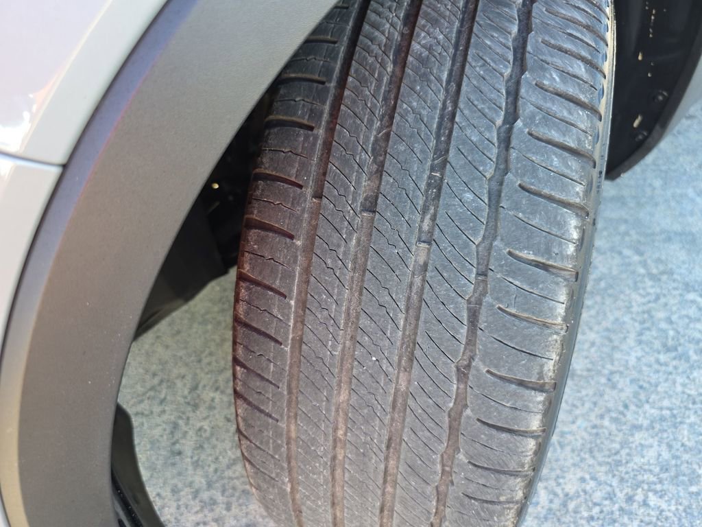 Used 2025 Volvo XC40 B5 Core image 35