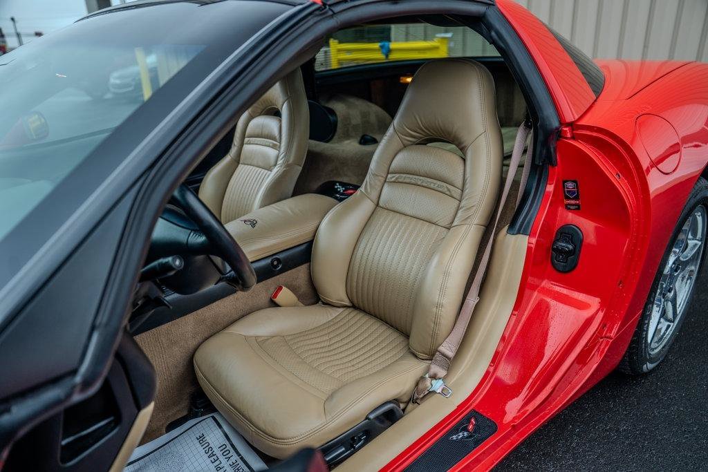 Used 2001 Chevrolet Corvette Coupe w/ Preferred Equipment Group2 RWD image 15