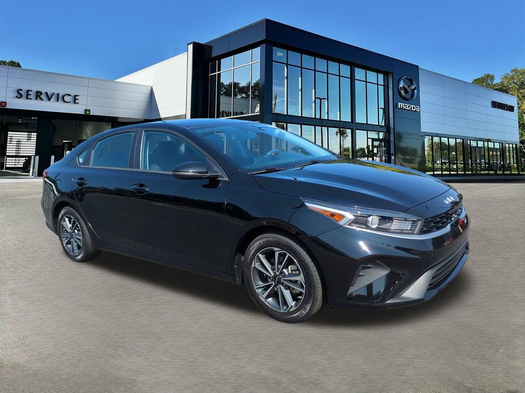 Used 2023 Kia Forte LXS w/ LXS Technology Package FWD image 2