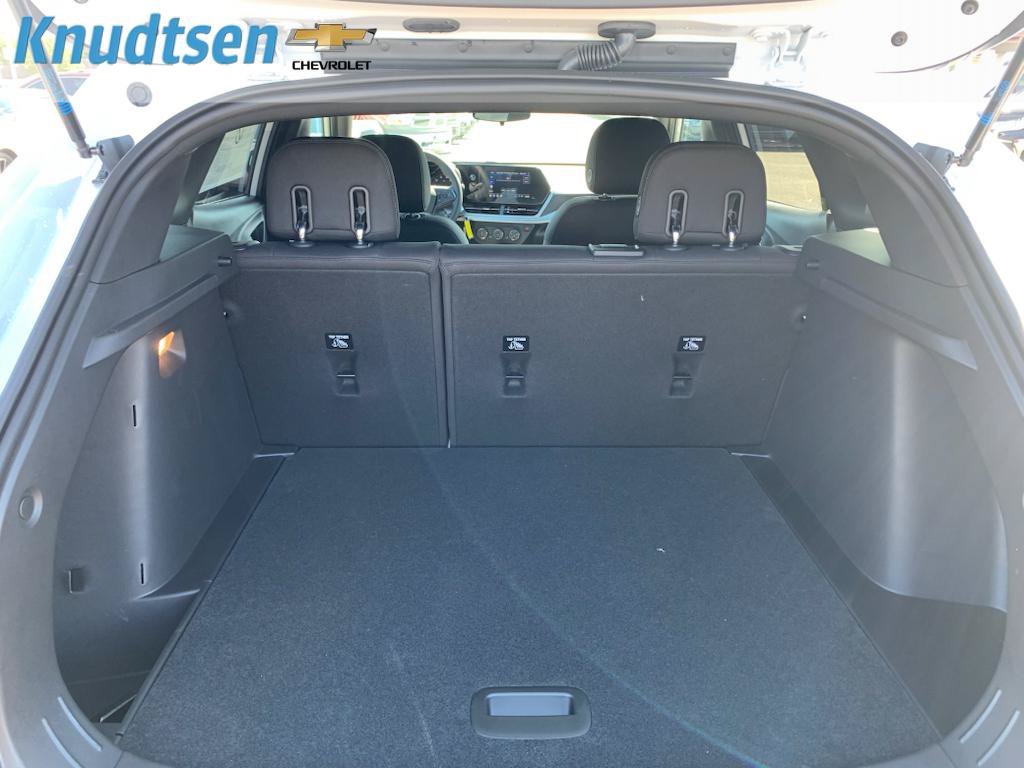New 2026 Chevrolet Trax RS w/ Sunroof Package FWD image 17