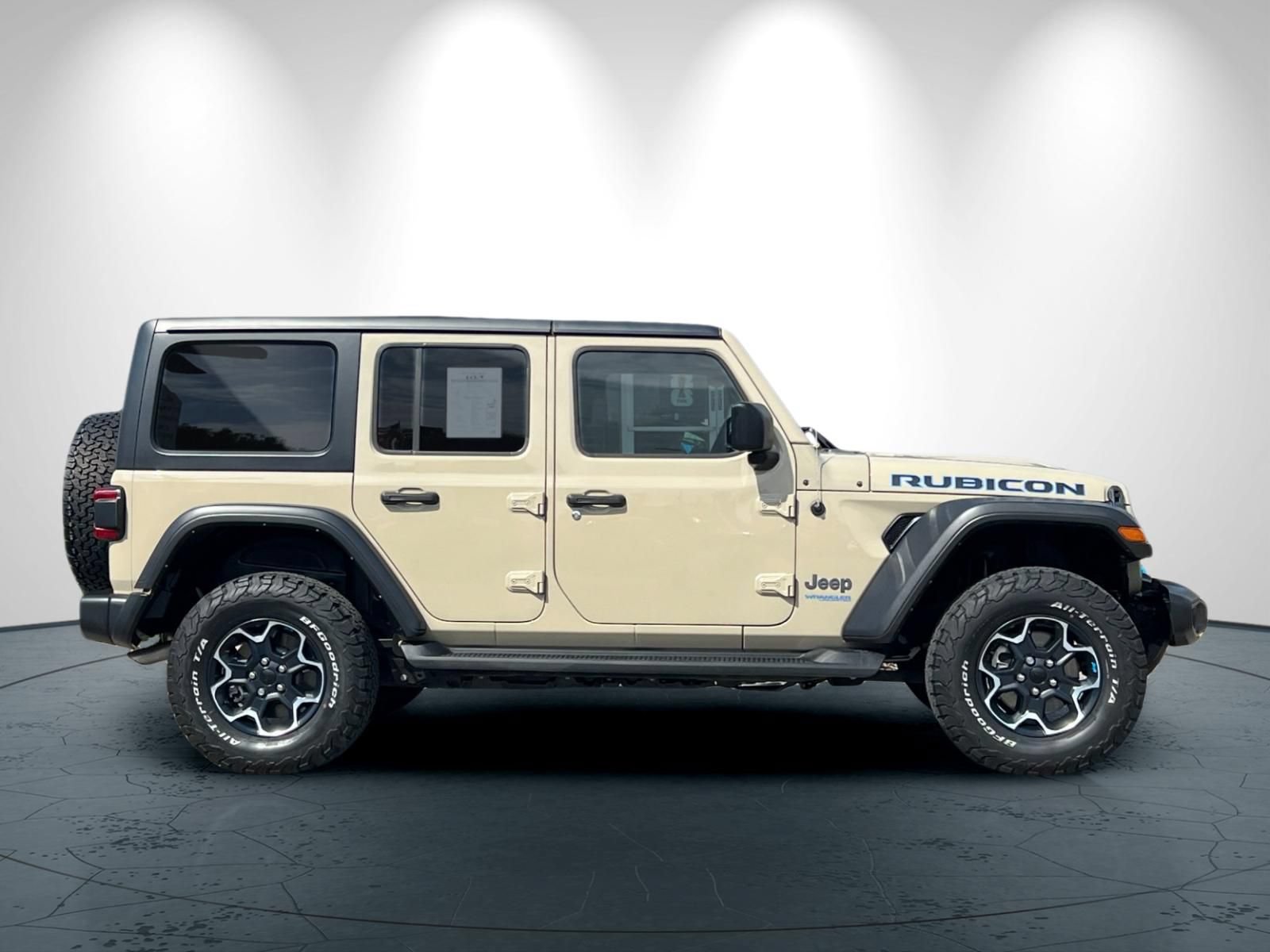 Used 2022 Jeep Wrangler Unlimited Rubicon 4xe w/ Safety Group AWD/4WD image 3