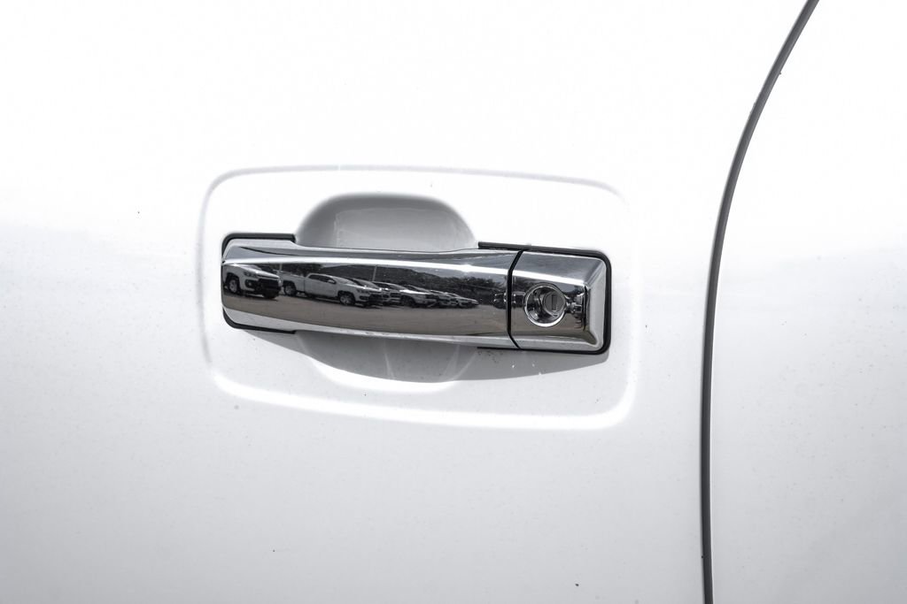 Used 2021 Nissan Titan SV image 38