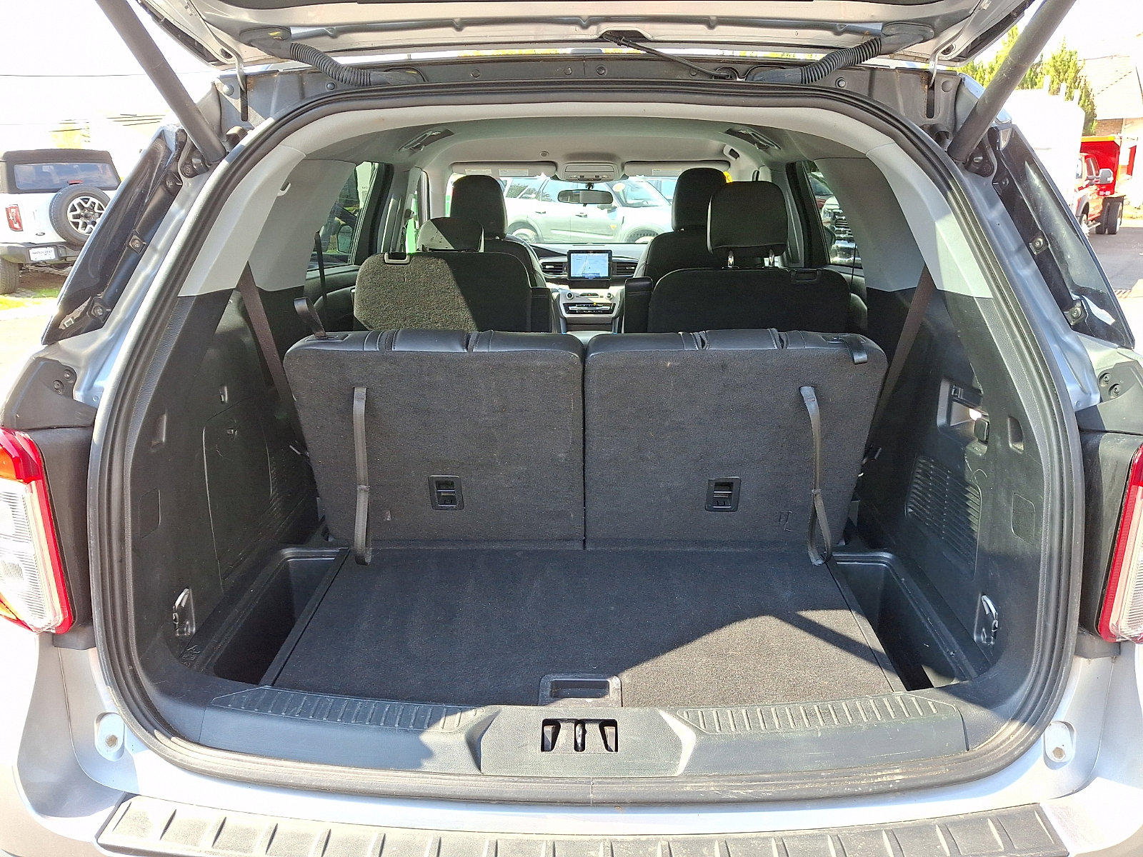 Used 2023 Ford Explorer XLT w/ Equipment Group 202A AWD/4WD image 30