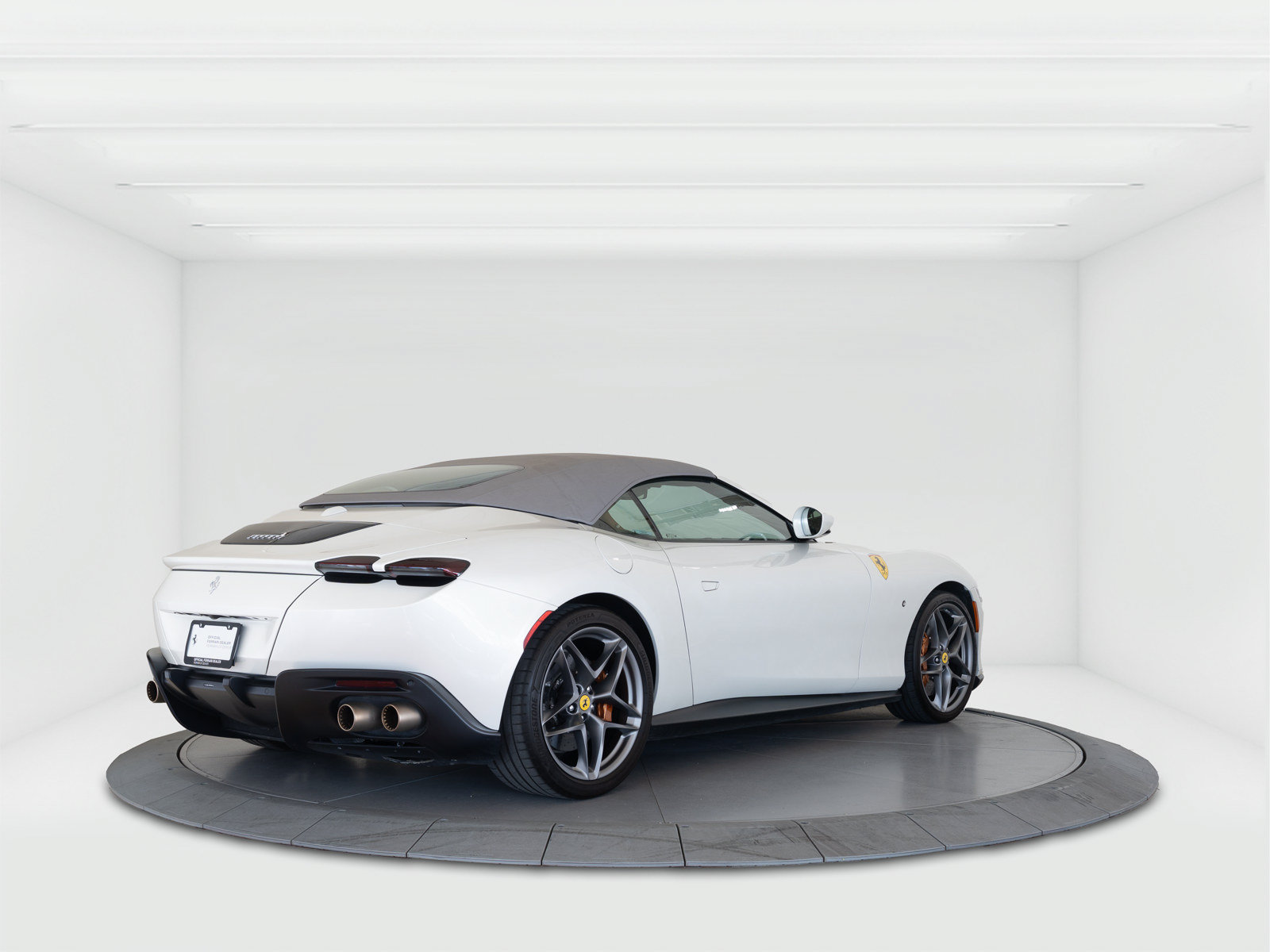 Used 2024 Ferrari Roma Spider RWD image 5