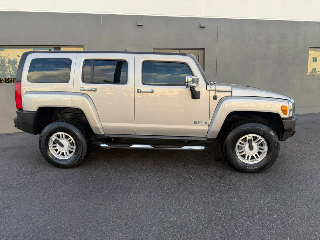Used 2006 HUMMER H3 w/ Chrome Appearance Package image 7