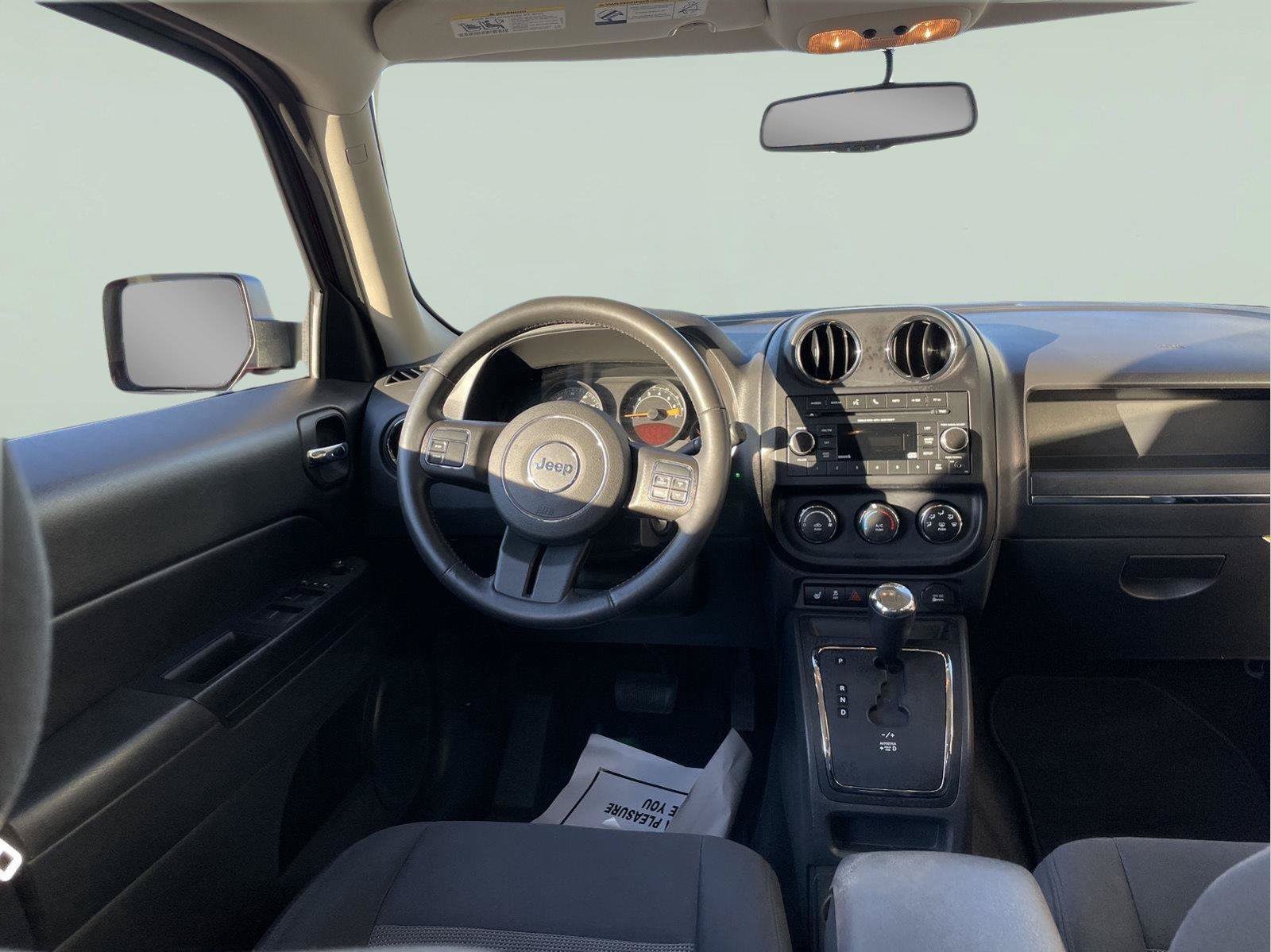 Used 2015 Jeep Patriot Latitude AWD/4WD image 18