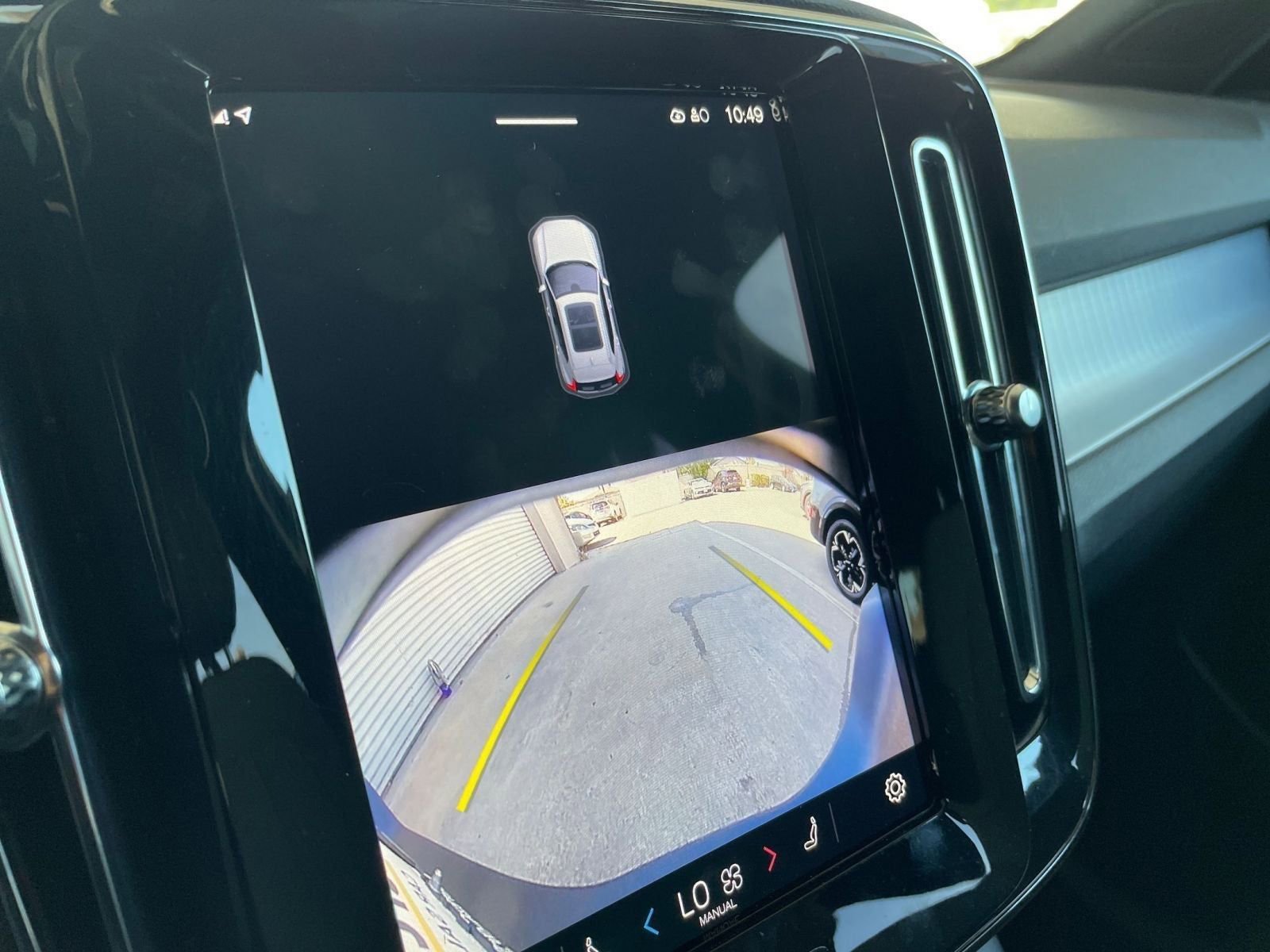 Used 2024 Volvo XC40 B5 Core image 27