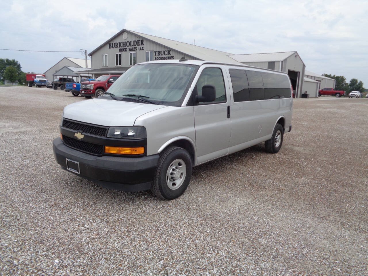 Used 2019 Chevrolet Express 3500 LS RWD image 3