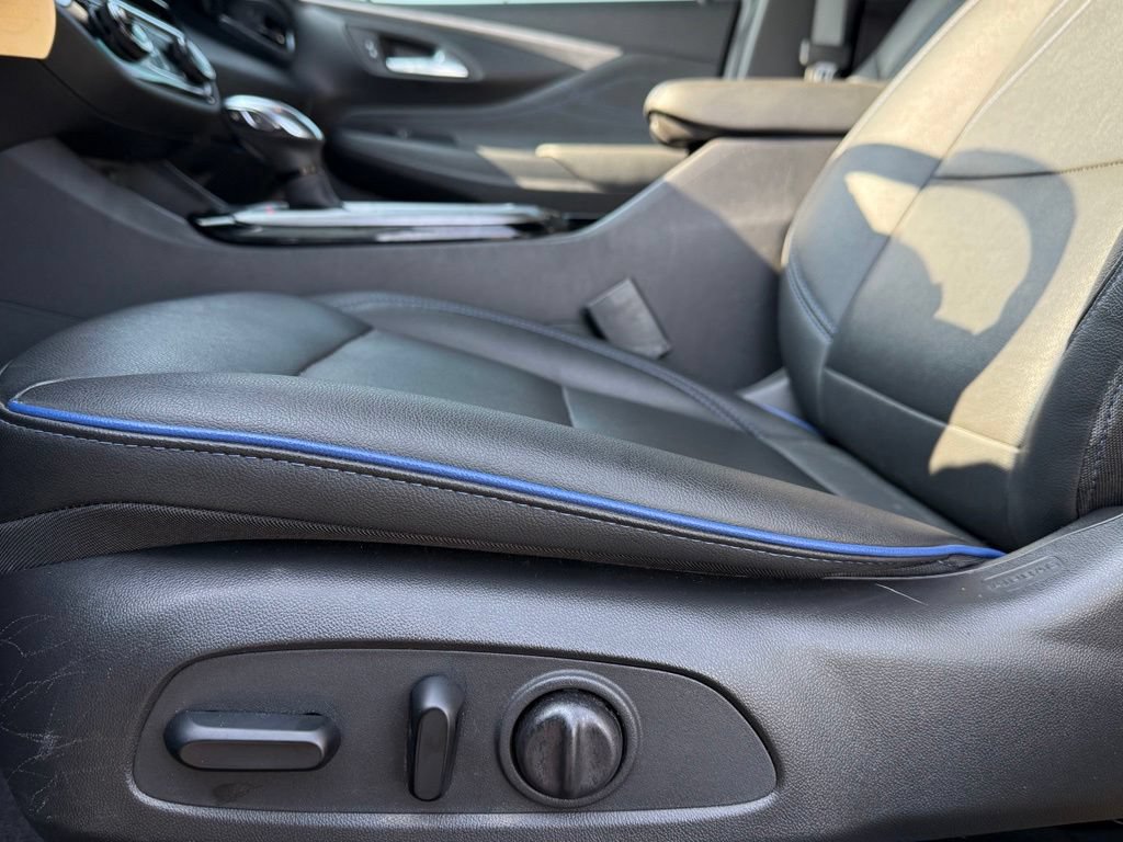 Used 2025 Buick Envista Sport Touring w/ Experience Buick Package FWD image 9