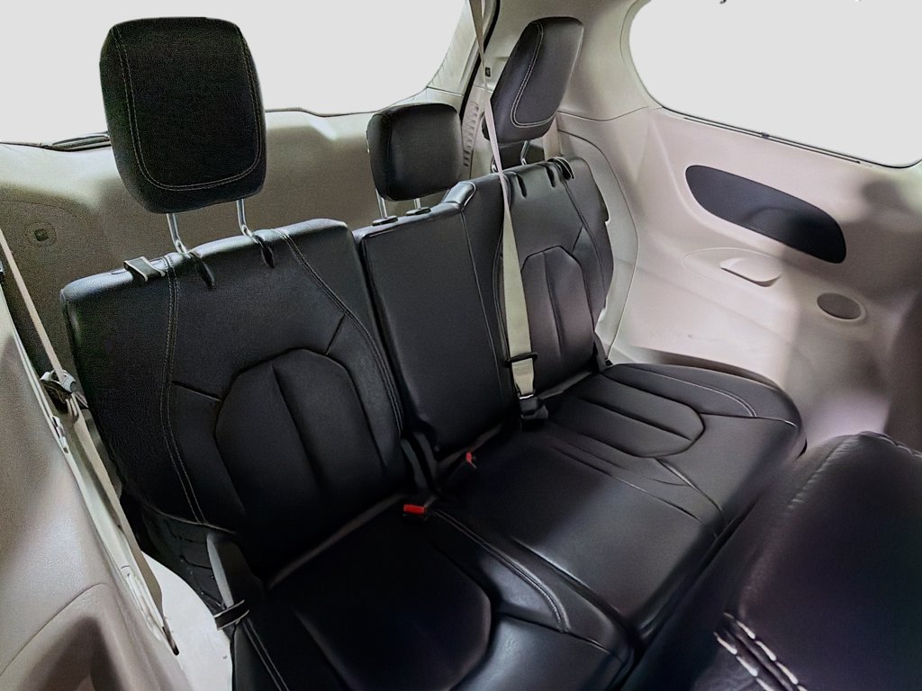 Used 2022 Chrysler Pacifica Touring-L FWD image 27