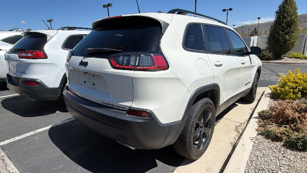 Used 2019 Jeep Cherokee Latitude Plus image 2