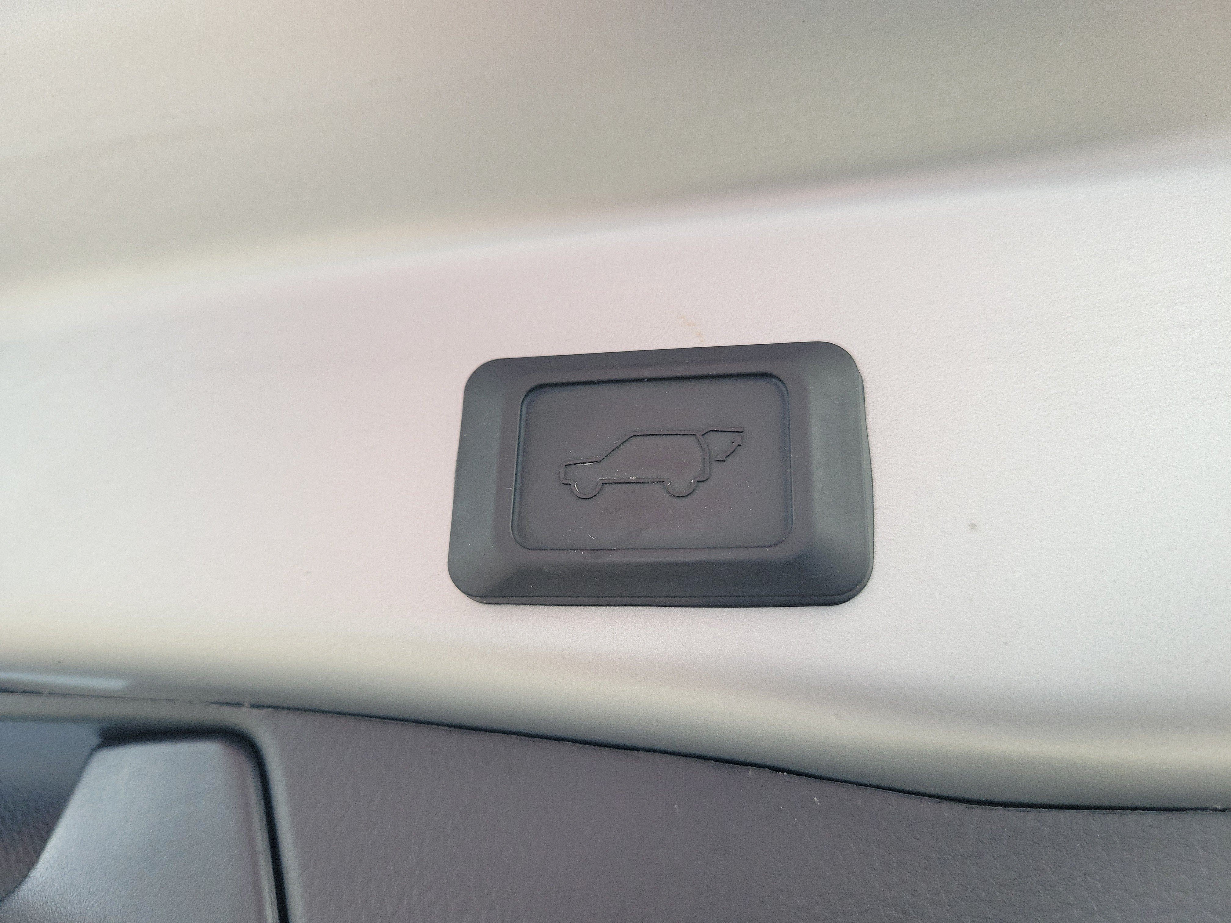 Used 2023 Toyota RAV4 XLE Premium FWD image 11