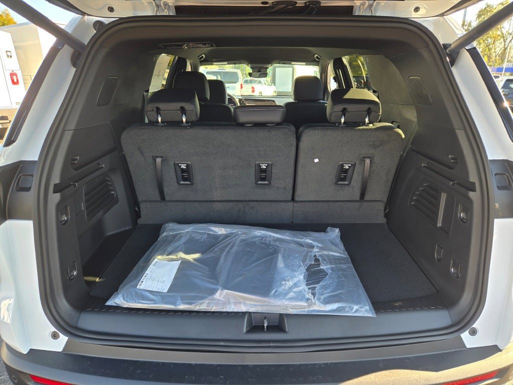New 2027 Chevrolet Traverse LT w/ Driver Confidence Package AWD/4WD image 13