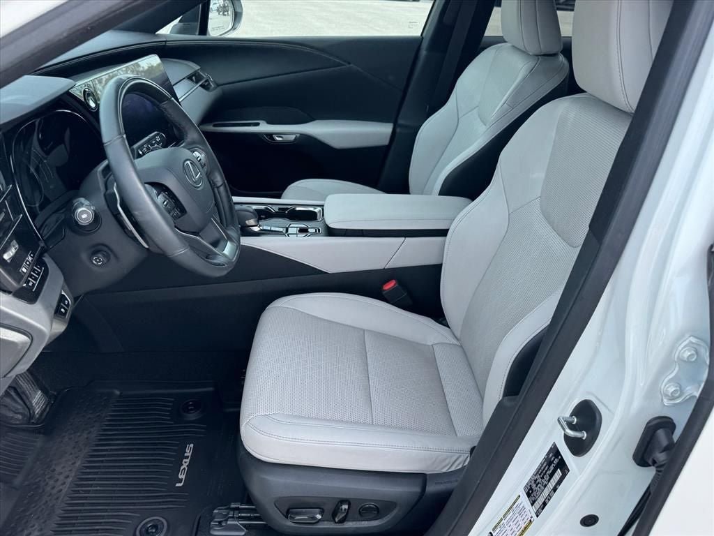 Used 2023 Lexus RX 350 w/ Accessory Package (2T) AWD/4WD image 9