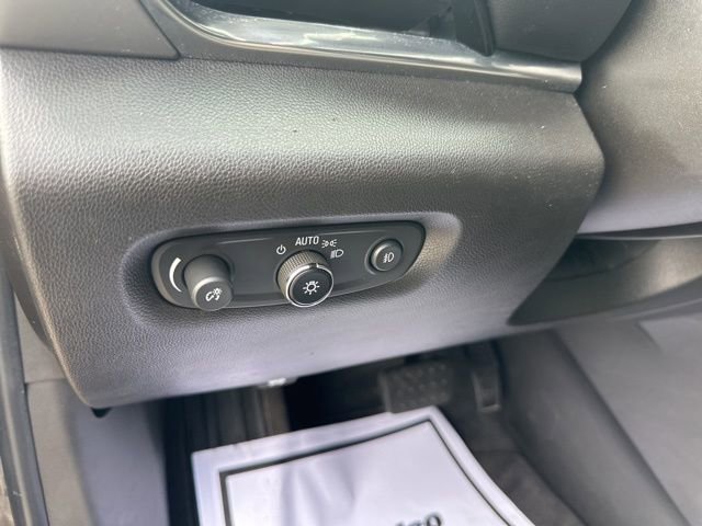 Used 2021 Chevrolet Traverse LT image 15