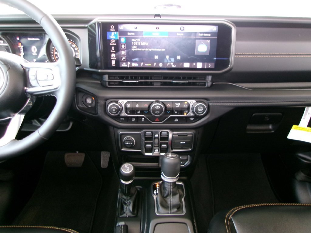 Used 2025 Jeep Wrangler Unlimited Sahara AWD/4WD image 12