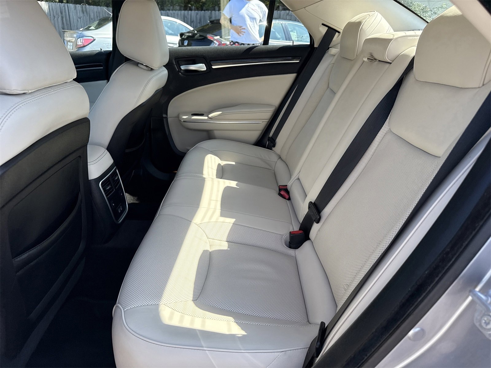 Used 2018 Chrysler 300 Limited image 10