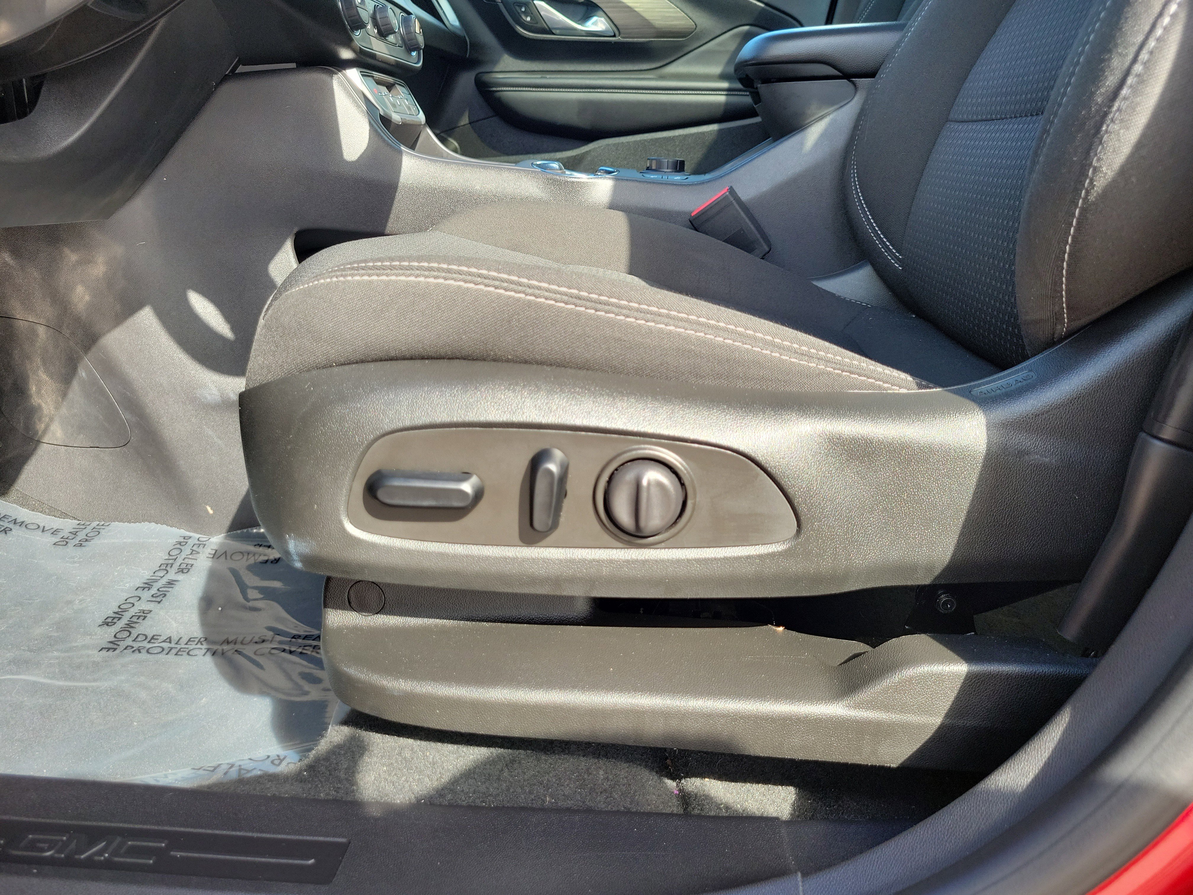 Used 2023 GMC Terrain SLE w/ Driver Convenience Package image 13