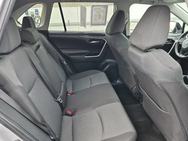 Used 2025 Toyota RAV4 XLE AWD/4WD image 7