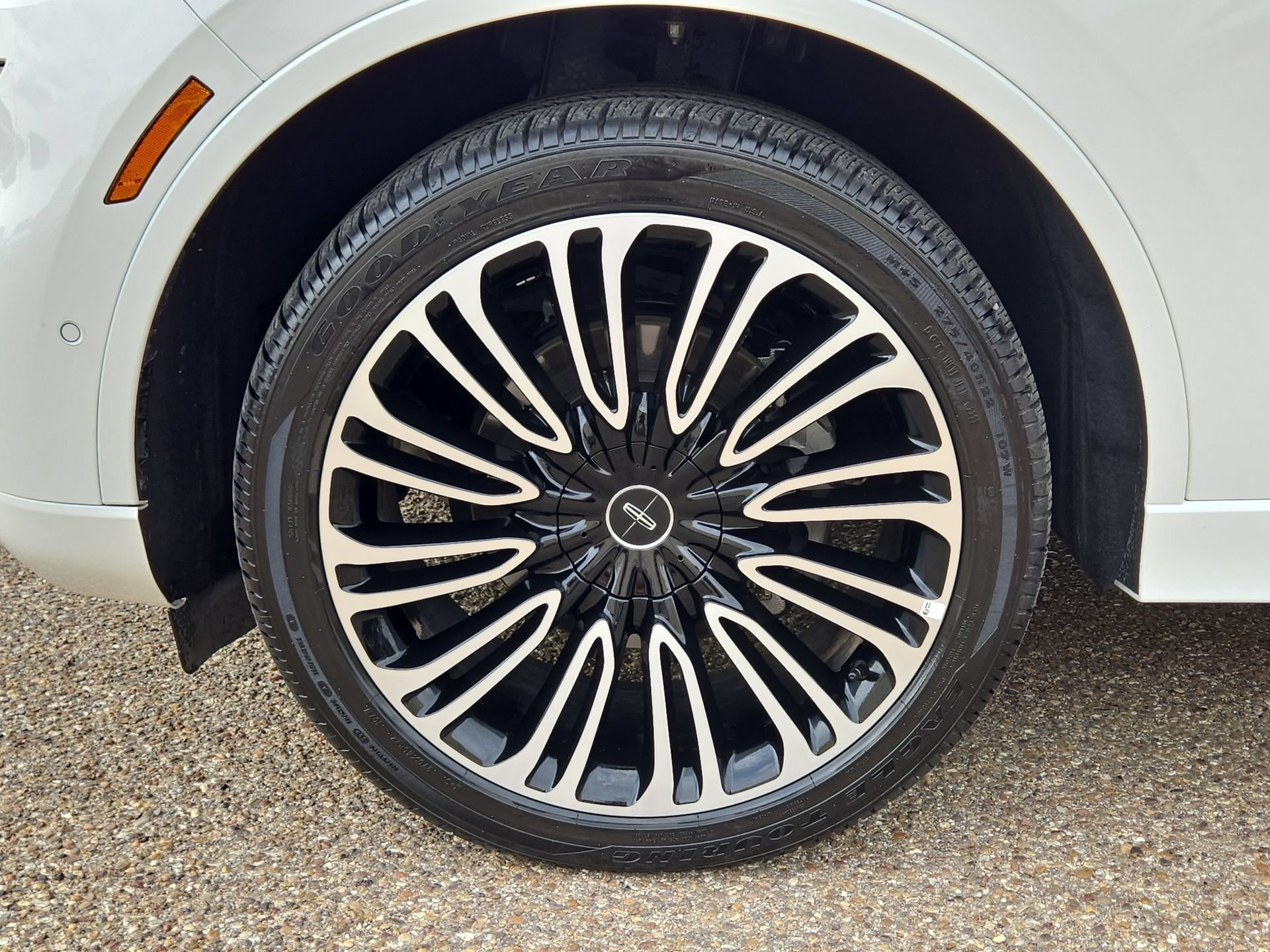 Used 2023 Lincoln Aviator Black Label AWD/4WD image 11