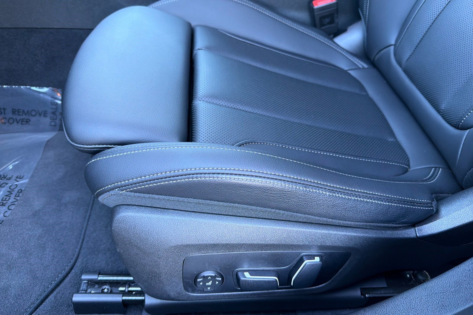 Used 2025 BMW 330i Sedan w/ Premium Package RWD image 14