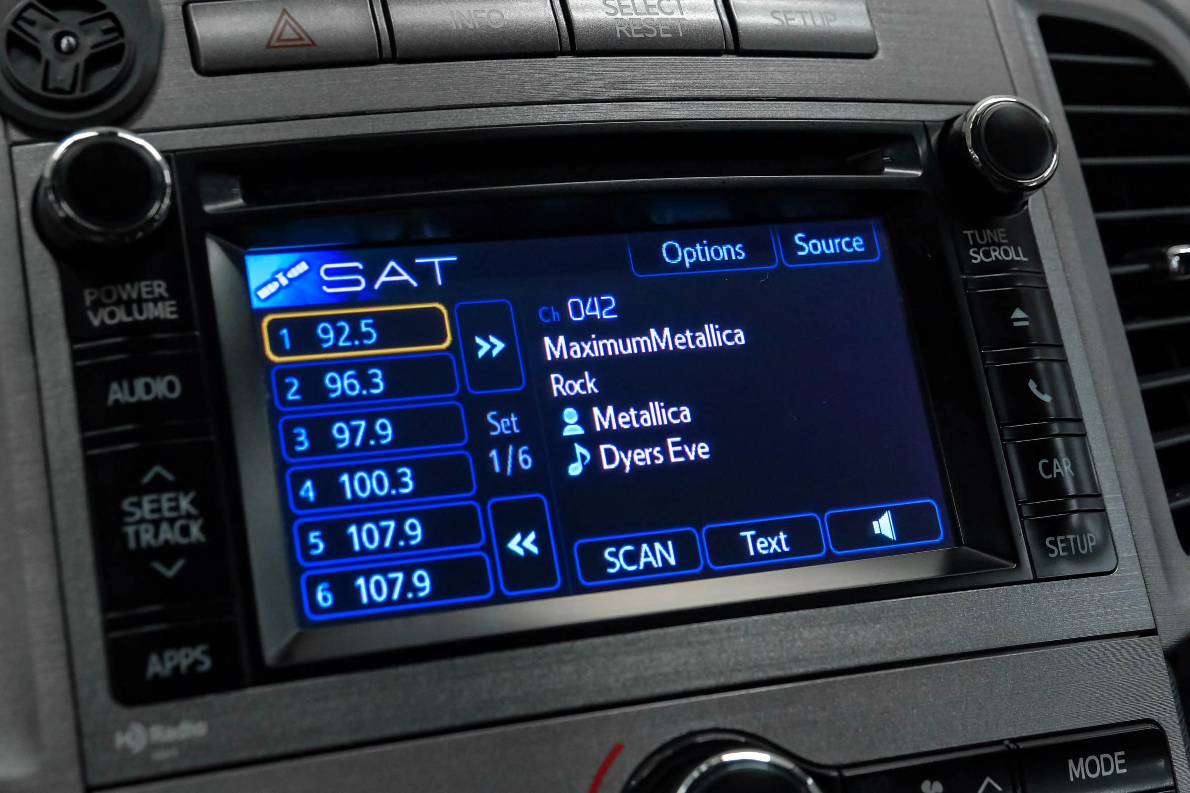 Used 2013 Toyota Venza XLE image 26