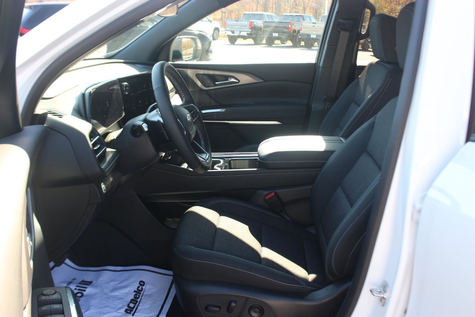 New 2025 Chevrolet Traverse LT w/ Driver Confidence Package image 12