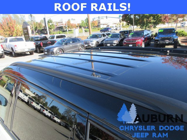 Used 2025 Jeep Compass Trailhawk image 9