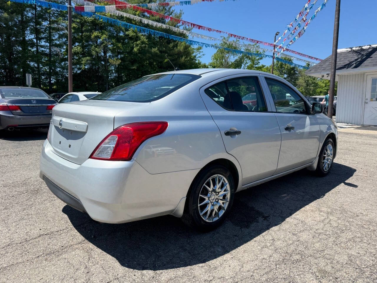 Used 2015 Nissan Versa S FWD image 3