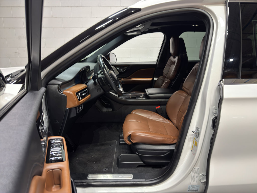 Used 2023 Lincoln Aviator Reserve w/ Equipment Group 201A image 16