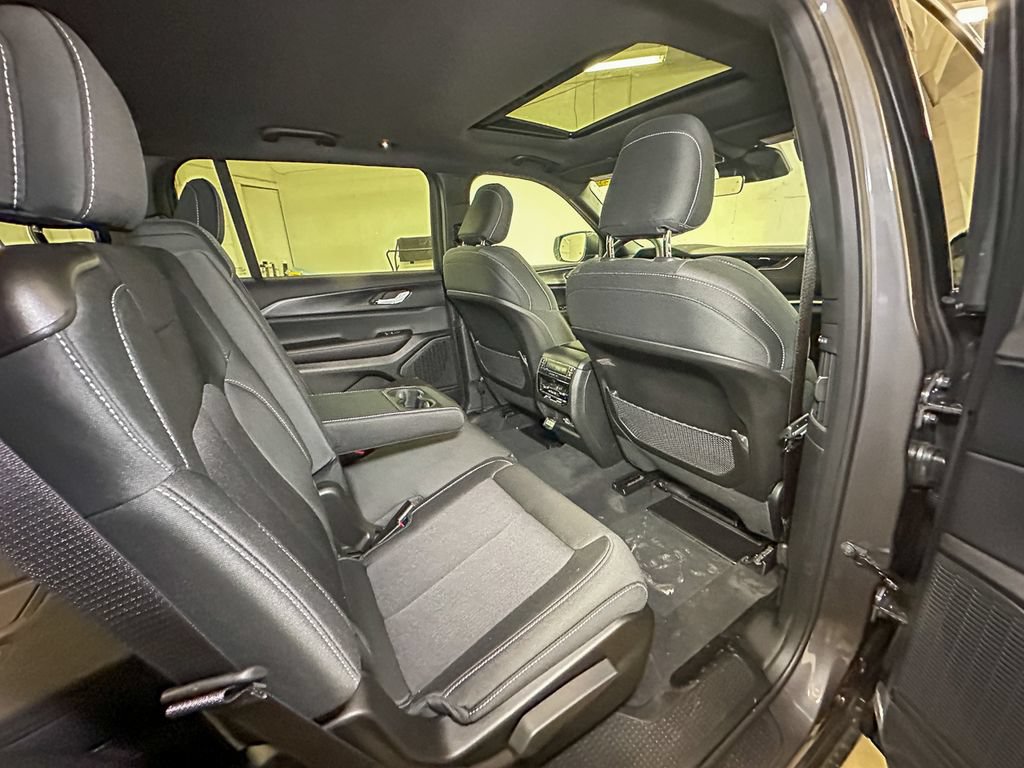 New 2026 Jeep Grand Cherokee L 4WD image 4