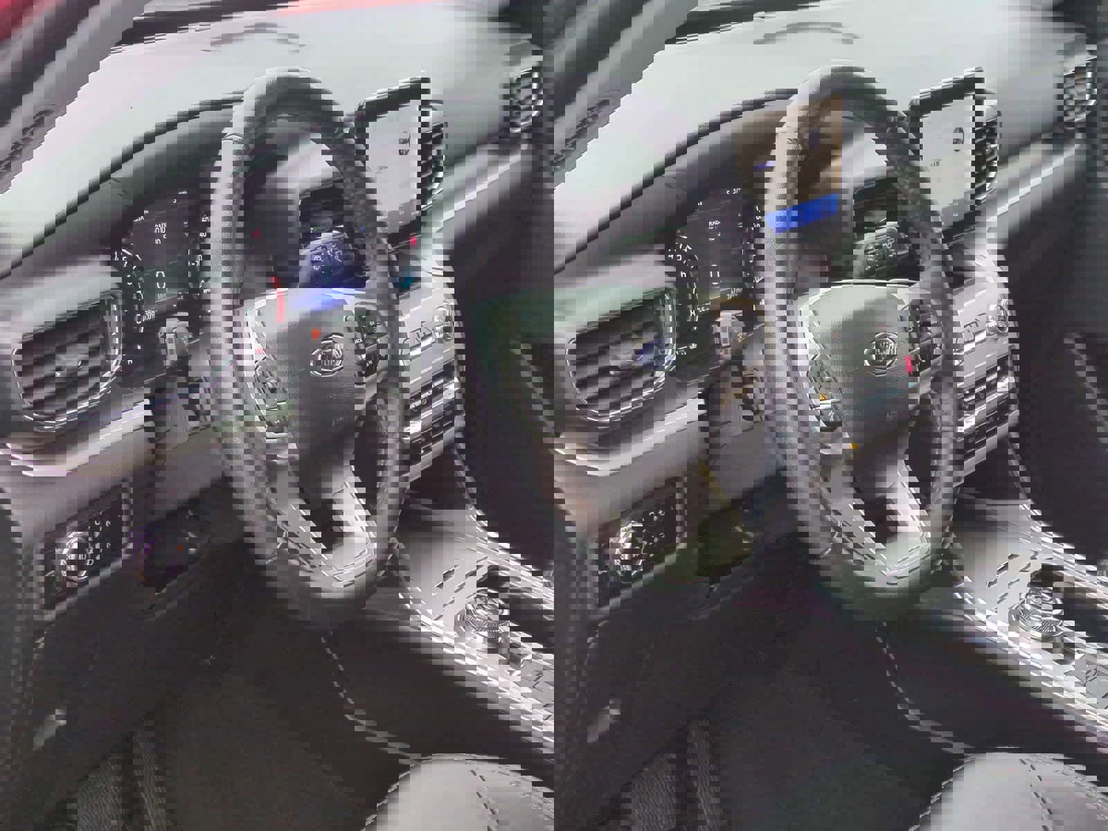 Used 2022 Ford Explorer XLT w/ Equipment Group 202A image 10