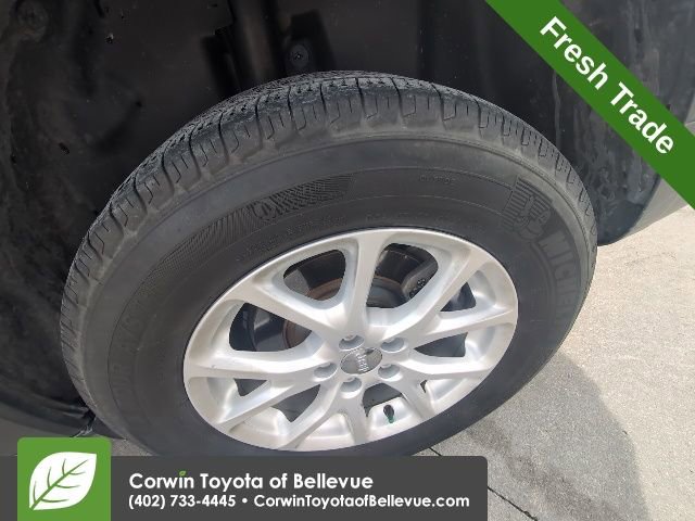 Used 2016 Jeep Cherokee Latitude w/ Cold Weather Group image 17