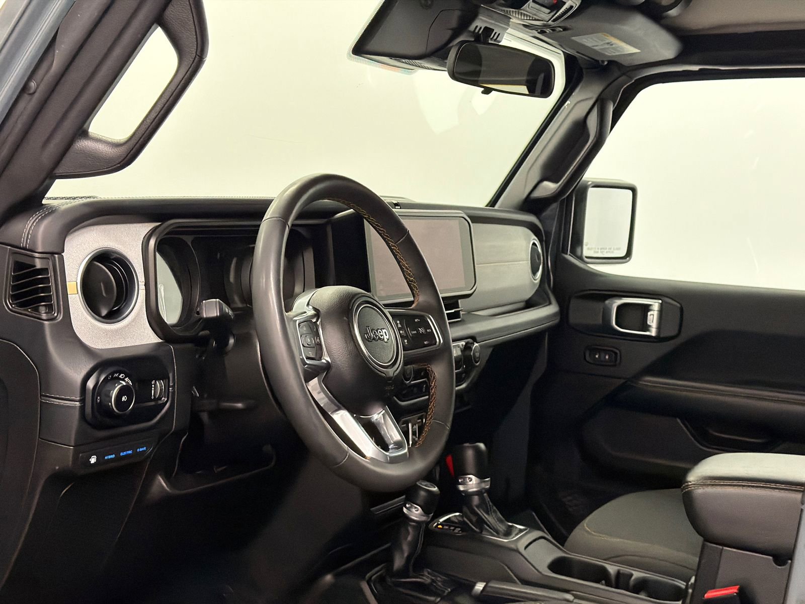 Used 2024 Jeep Wrangler Unlimited Sahara AWD/4WD image 13
