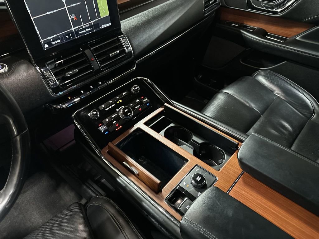 Used 2018 Lincoln Navigator Premiere image 24