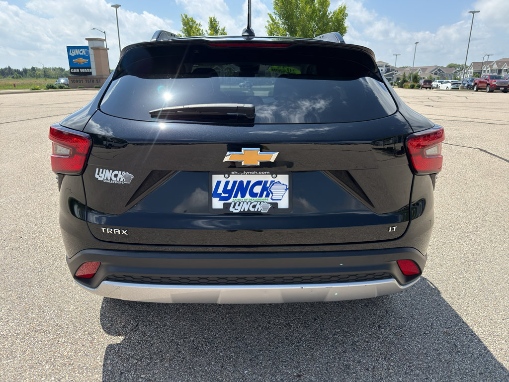 Used 2025 Chevrolet Trax LT FWD image 4