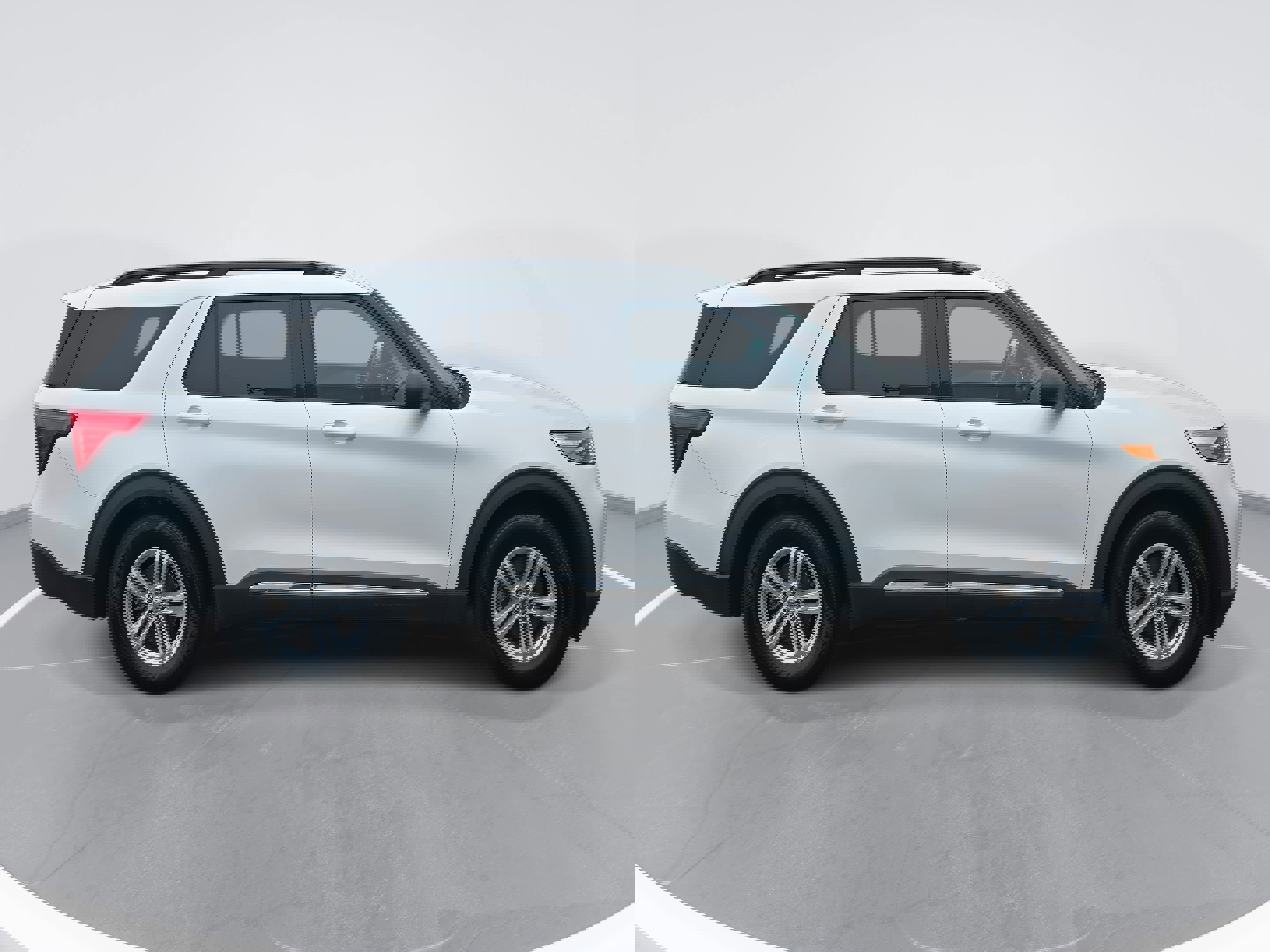 Used 2021 Ford Explorer XLT w/ Equipment Group 202A image 4