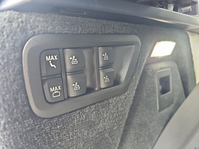 Used 2021 BMW X7 M50i w/ Dynamic Handling Package image 14