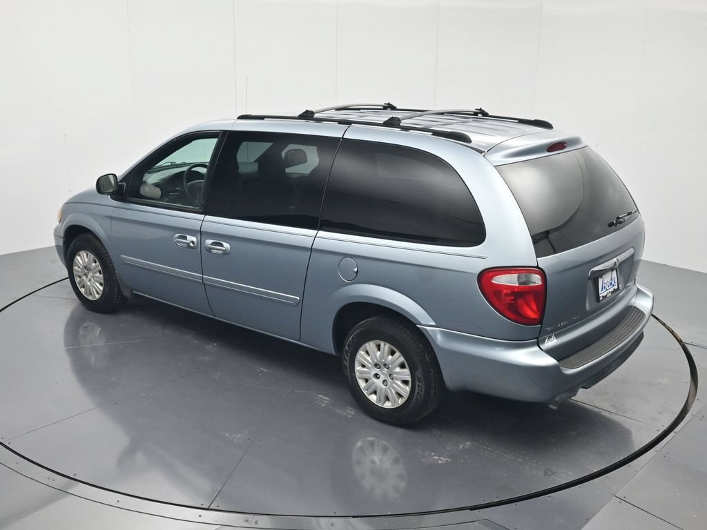 Used 2005 Chrysler Town & Country LX w/ Popular Equipment Group II FWD image 32