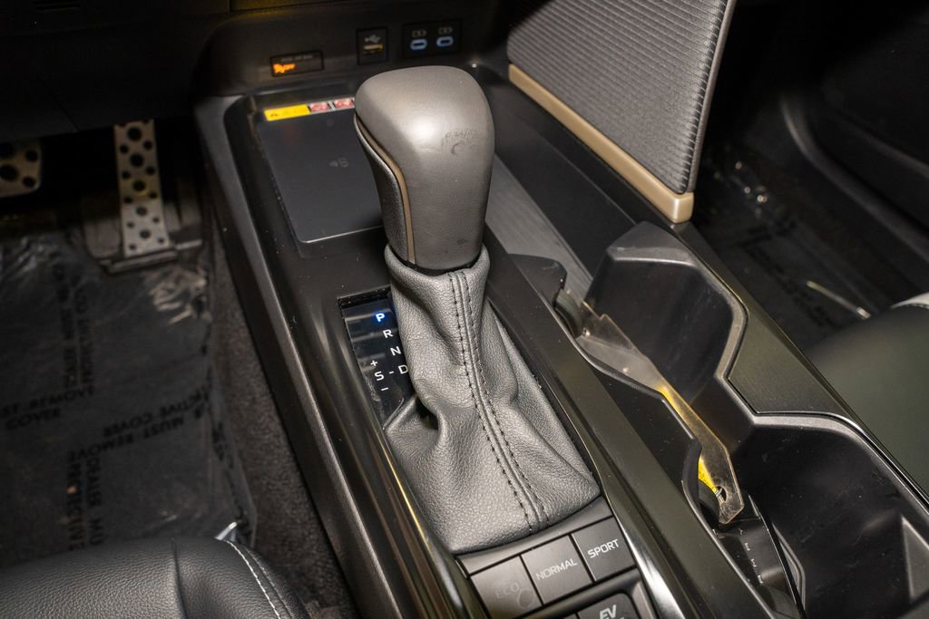 Used 2025 Toyota Camry SE image 15