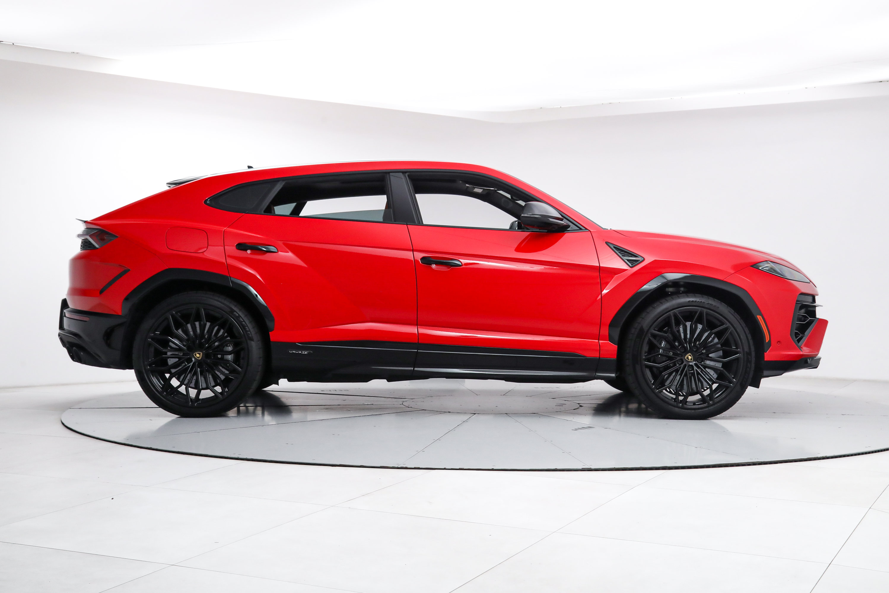 Used 2025 Lamborghini Urus SE AWD/4WD image 6