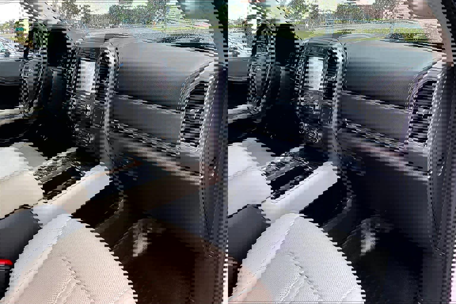 Used 2019 Ford Expedition Platinum image 18