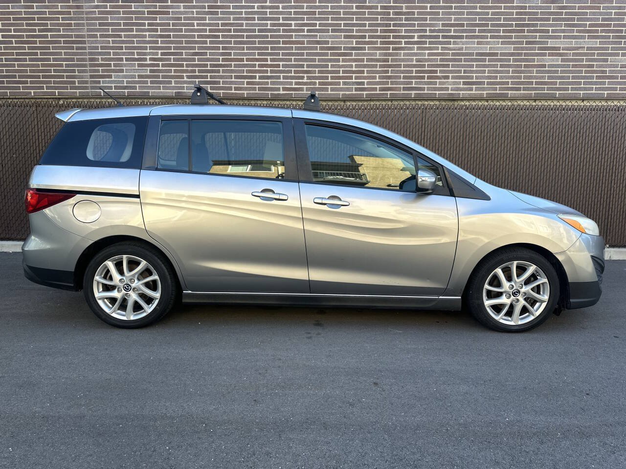Used 2013 MAZDA MAZDA5 Touring FWD image 3
