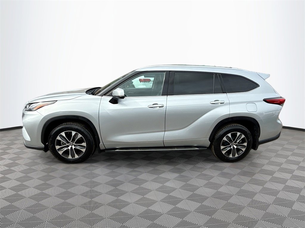Used 2022 Toyota Highlander XLE image 9
