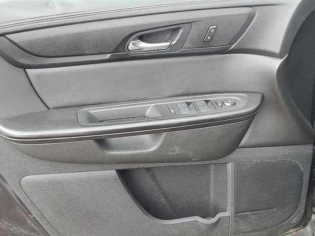 Used 2017 Chevrolet Traverse LT w/ Style and Technology Package FWD image 18