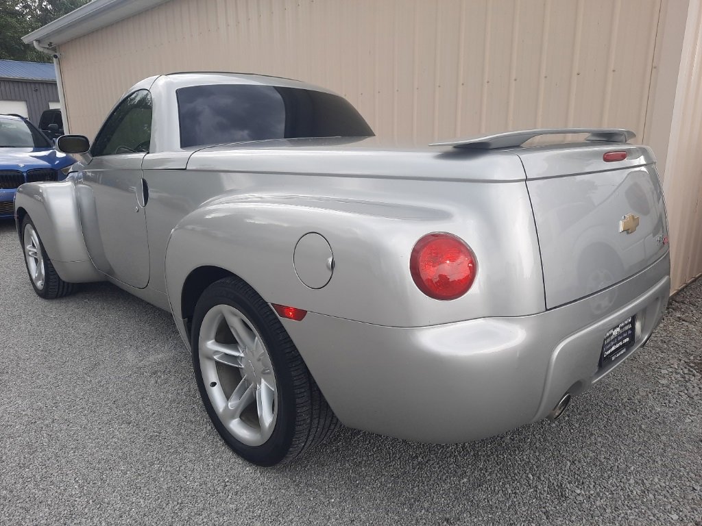 Used 2004 Chevrolet SSR w/ Preferred Equipment Group image 9