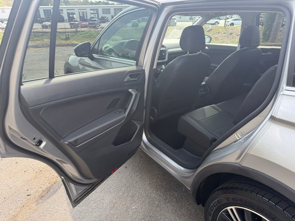Used 2019 Volkswagen Tiguan SEL w/ 3rd Row Seat Package image 14