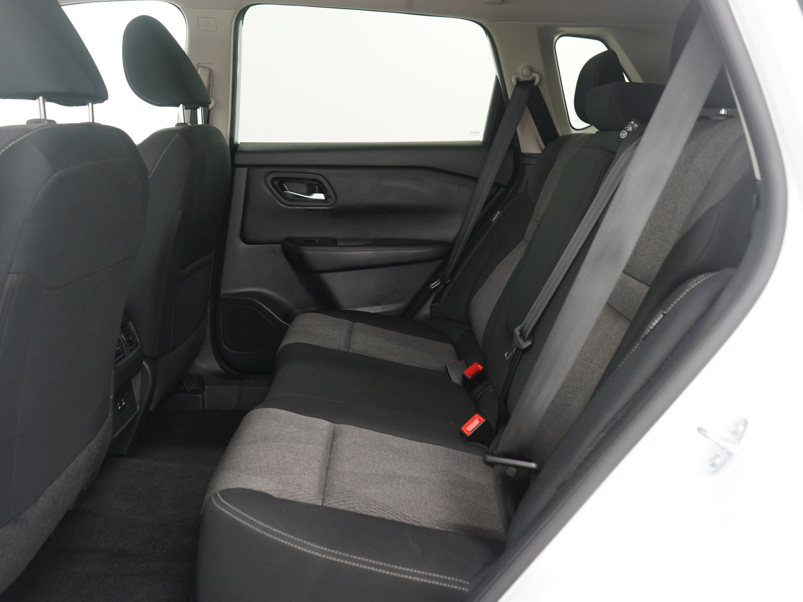 Used 2025 Nissan Rogue SV image 15