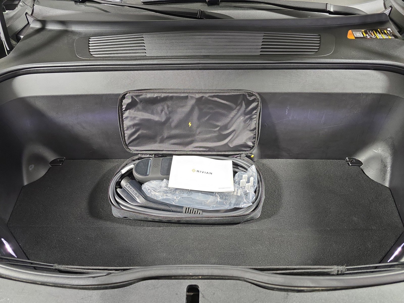 Used 2022 Rivian R1S Launch Edition image 14