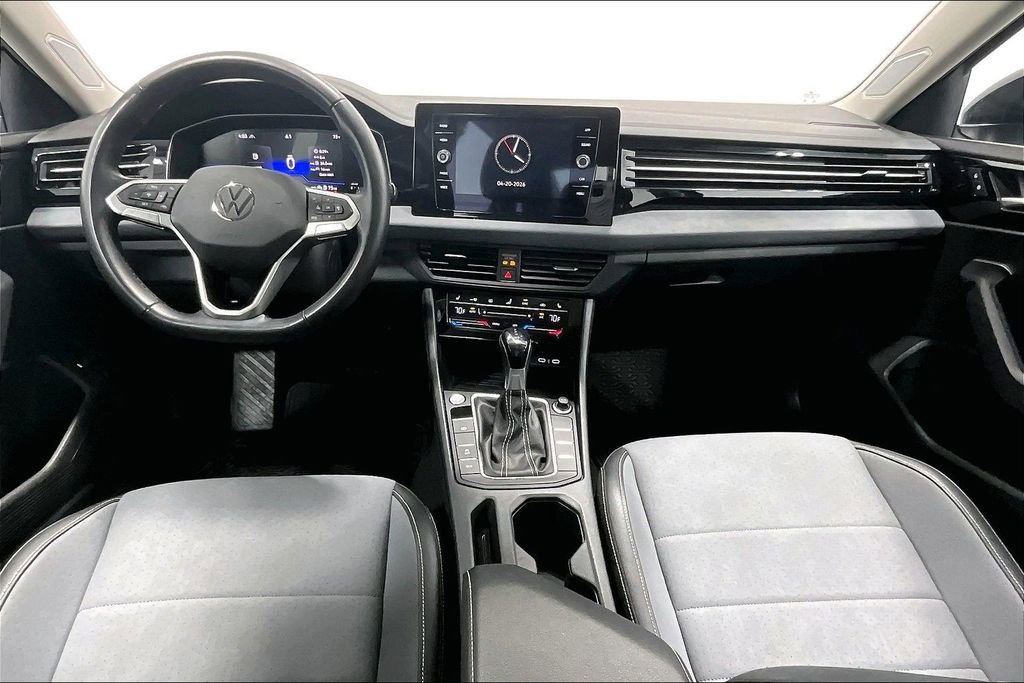 Used 2025 Volkswagen Jetta SE FWD image 18